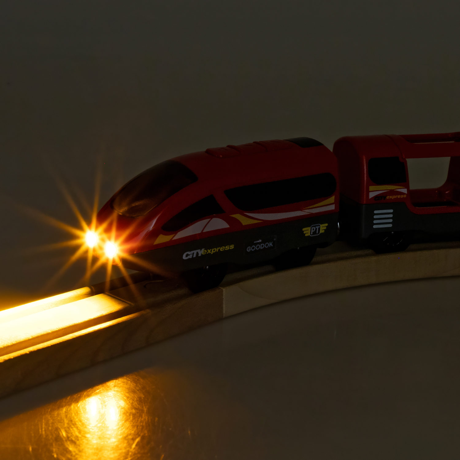 Деревянная железная дорога 1TOY GOODOK с электропоездом на пульте управления, 49 элементов