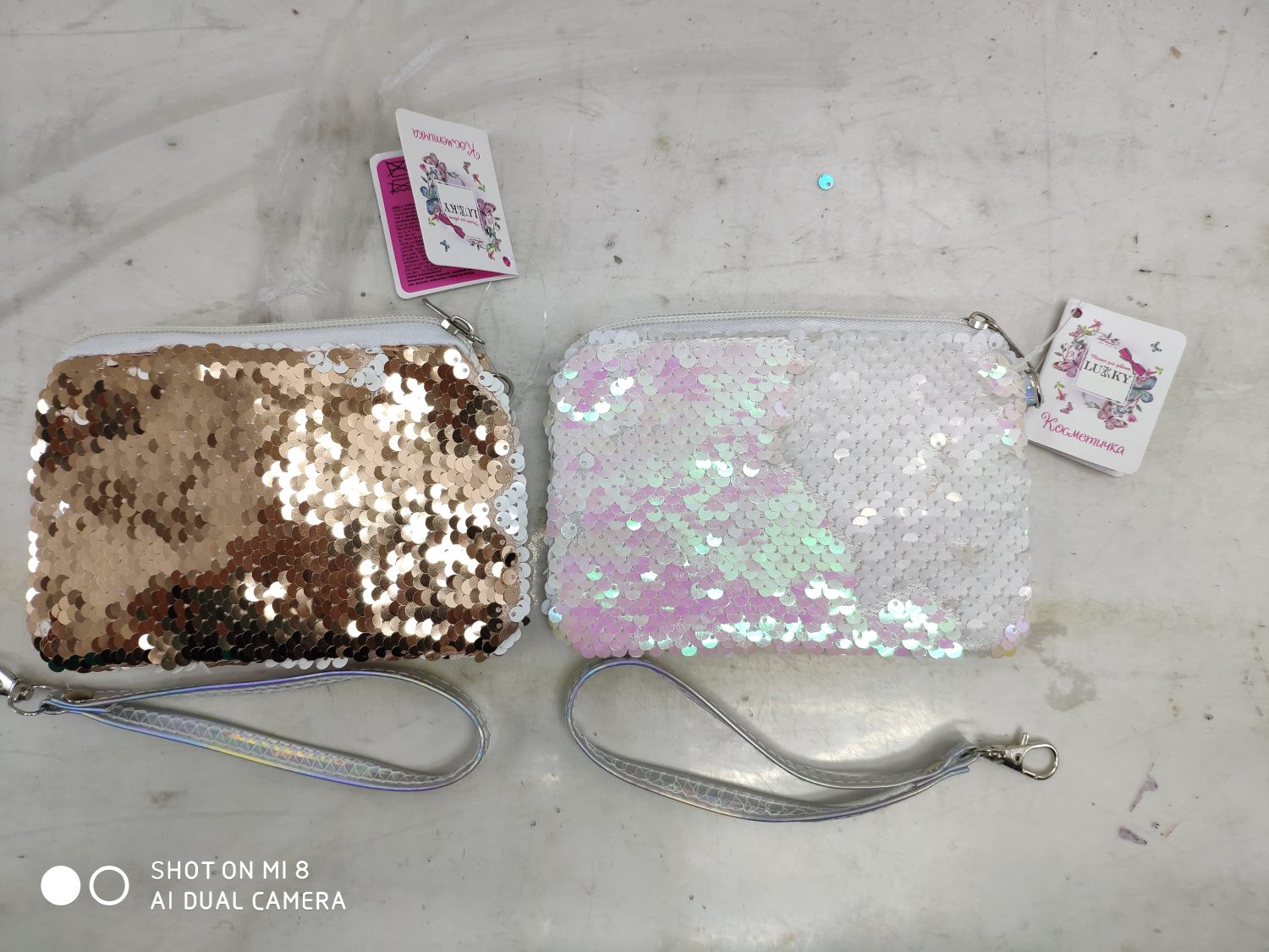 Косметичка LUKKY  с пайетками с двух сторон, 
2 цвета на выбор