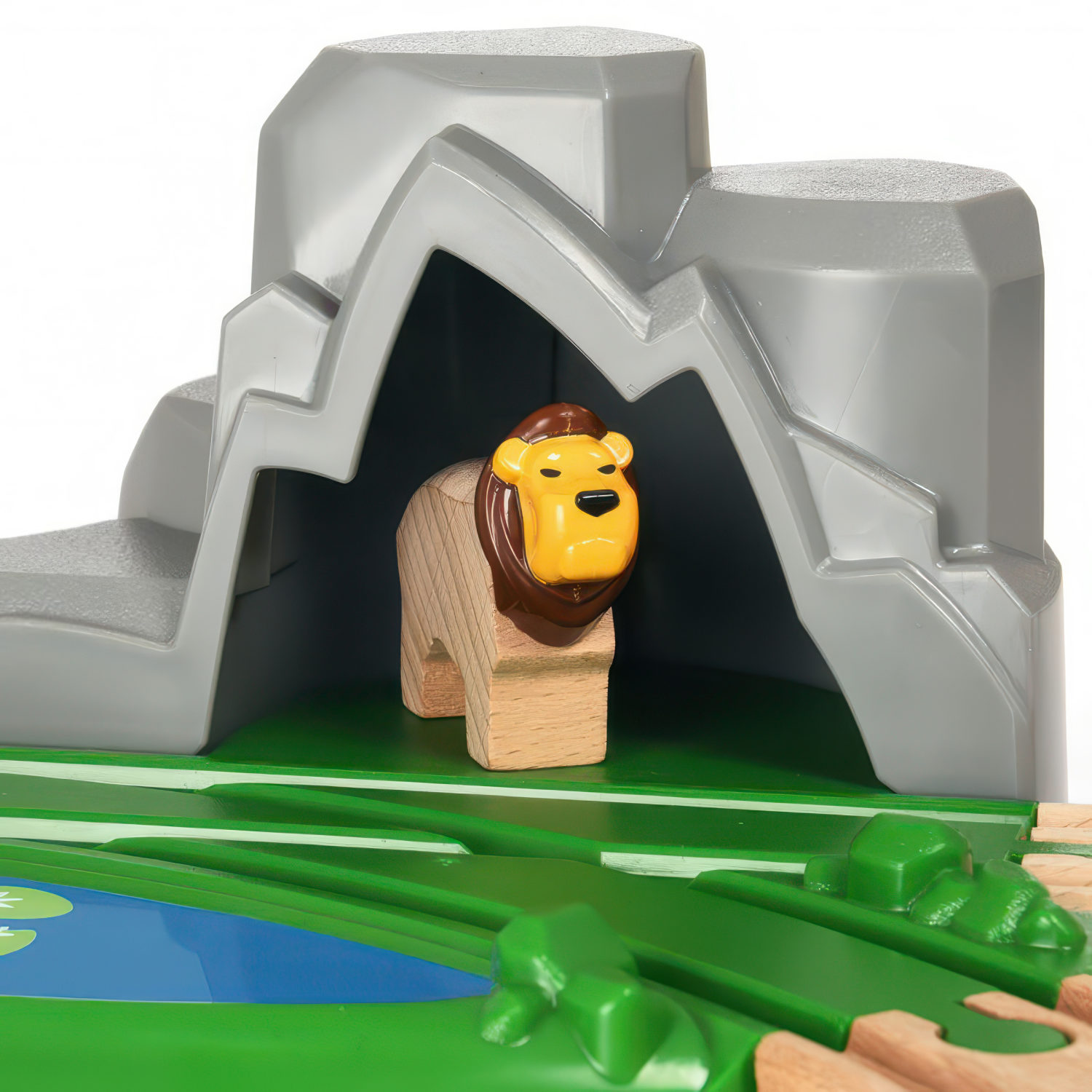 Деревянная железная дорога BRIO "Сафари", поезд детский на рельсах - паровозик на магнитах, 26 элементов