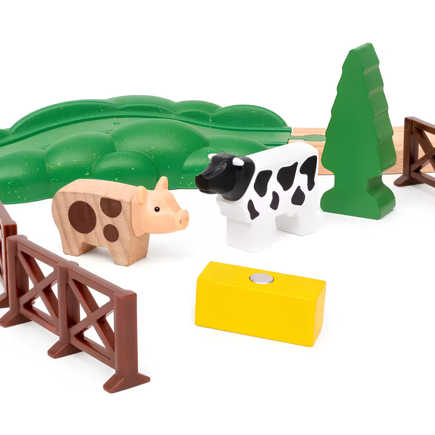 Деревянная железная дорога с электропоездом BRIO «Красный фермерский поезд», со светом и звуком, 24 элемента