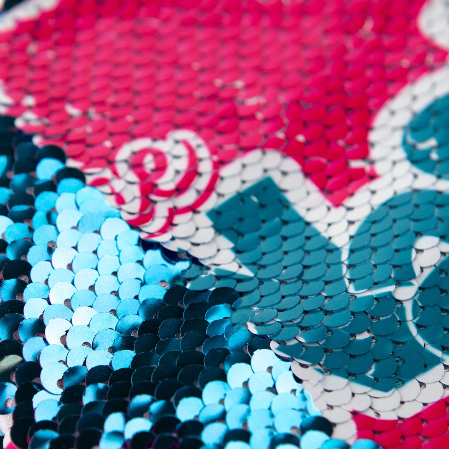 Like Nastya  Косметичка с пайетками хамелеон c логотипом на одной стороне, принт разноцветный на другой стороне, с ремешком, 21х14 см,пакет,бирка