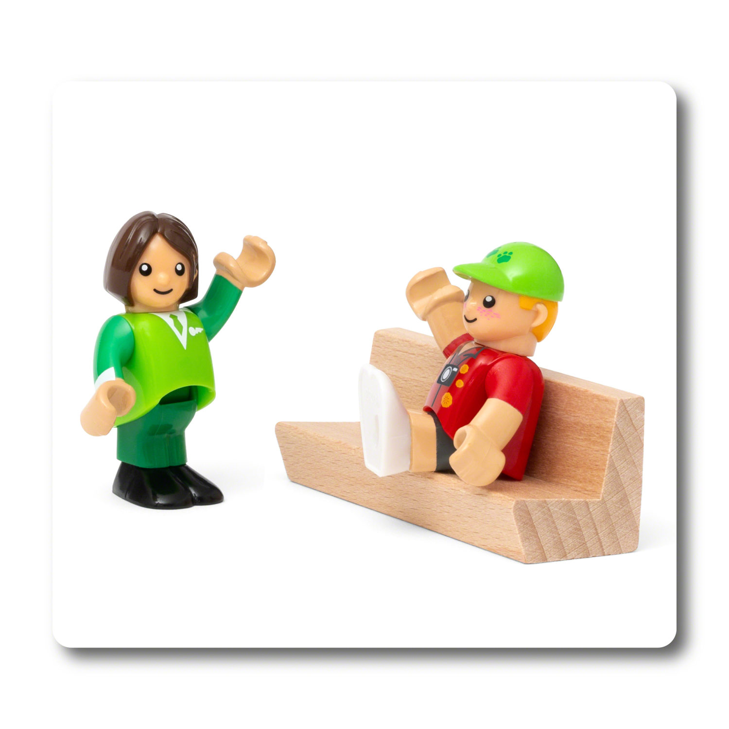 Деревянная железная дорога BRIO "Круговой набор с зеленым пассажирским поездом", 16 элементов